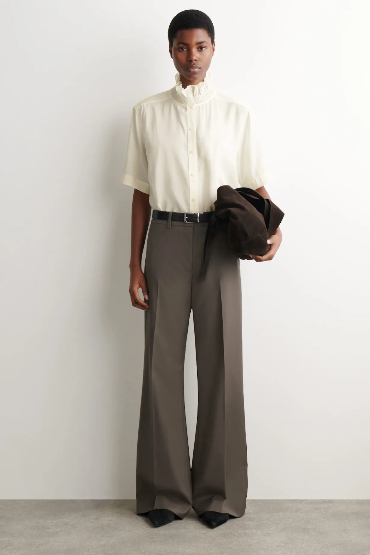 BLUSE AUS MODAL MIT RAFFUNGEN AM KRAGEN