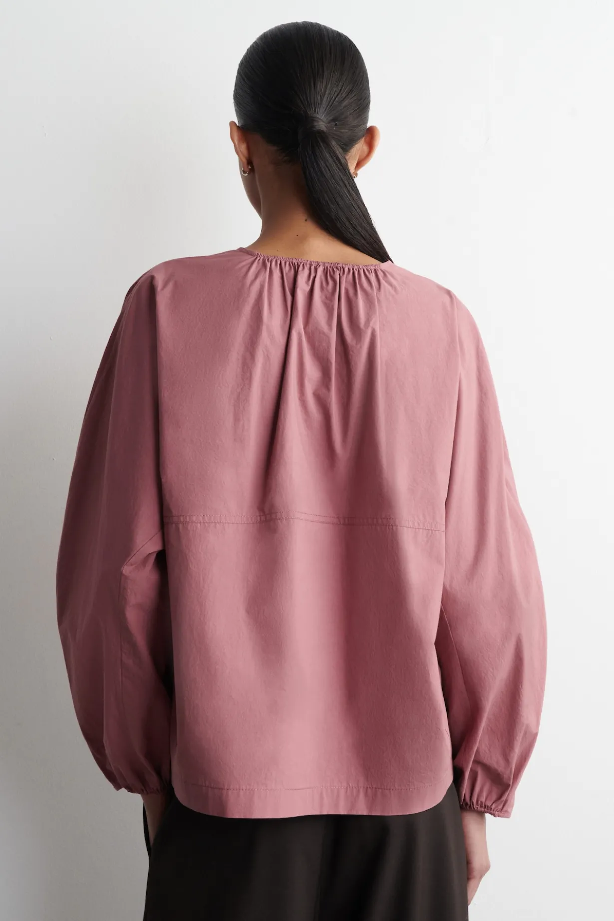 BLUSE AUS PIMA-BAUMWOLLE MIT FALTEN