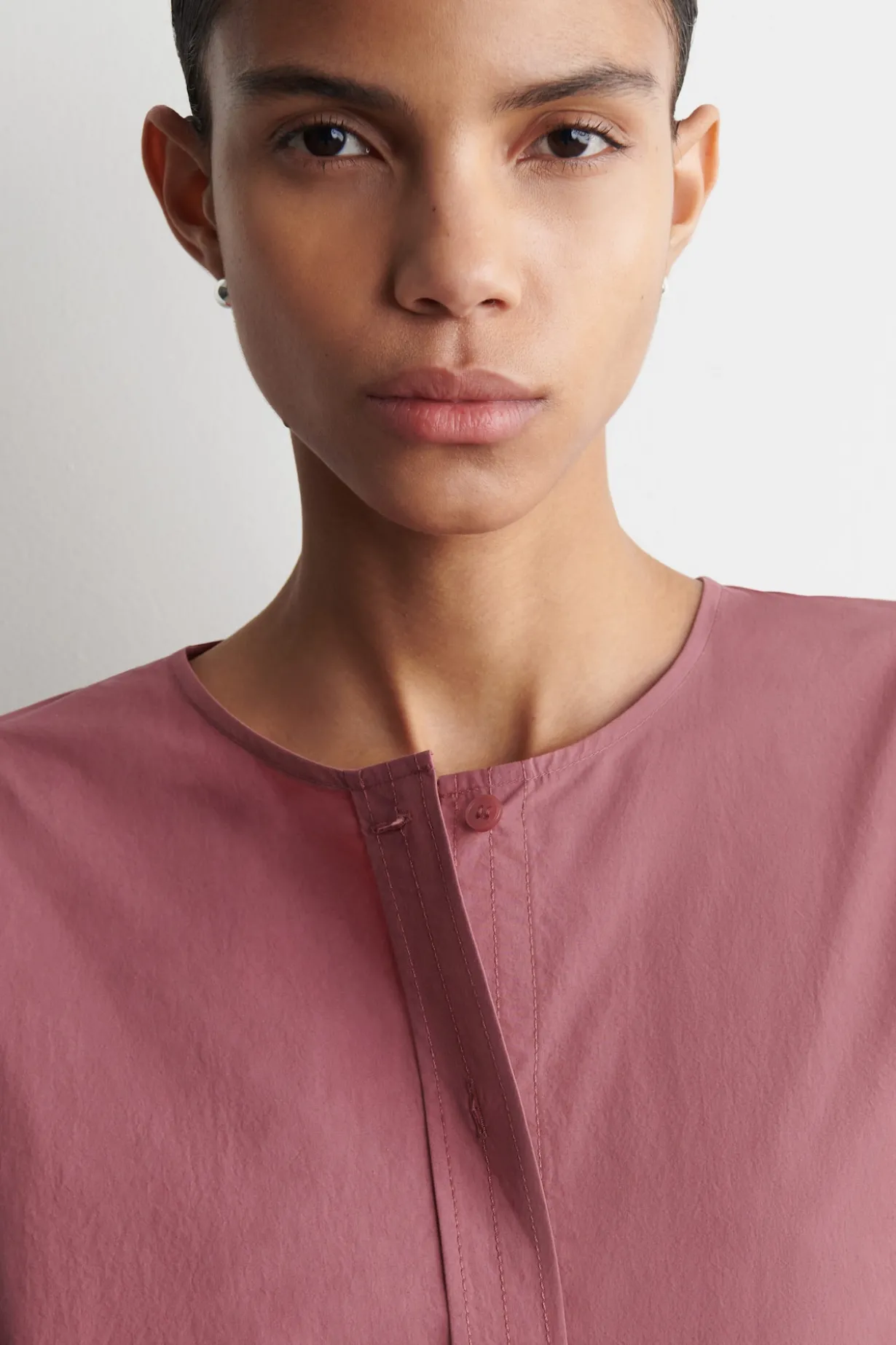 BLUSE AUS PIMA-BAUMWOLLE MIT FALTEN