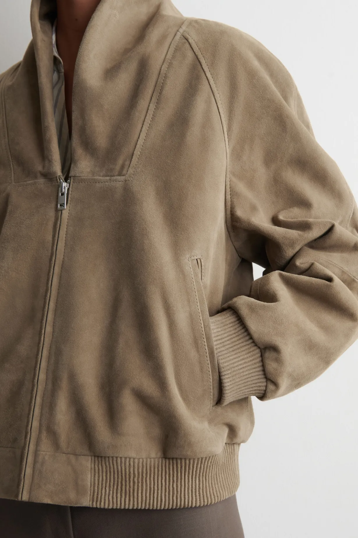 BOMBERJACKE AUS VELOURSLEDER MIT SCHALKRAGEN