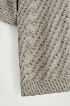 BOUCLÉ-POLOSHIRT MIT LOCHSTRICKMUSTER
