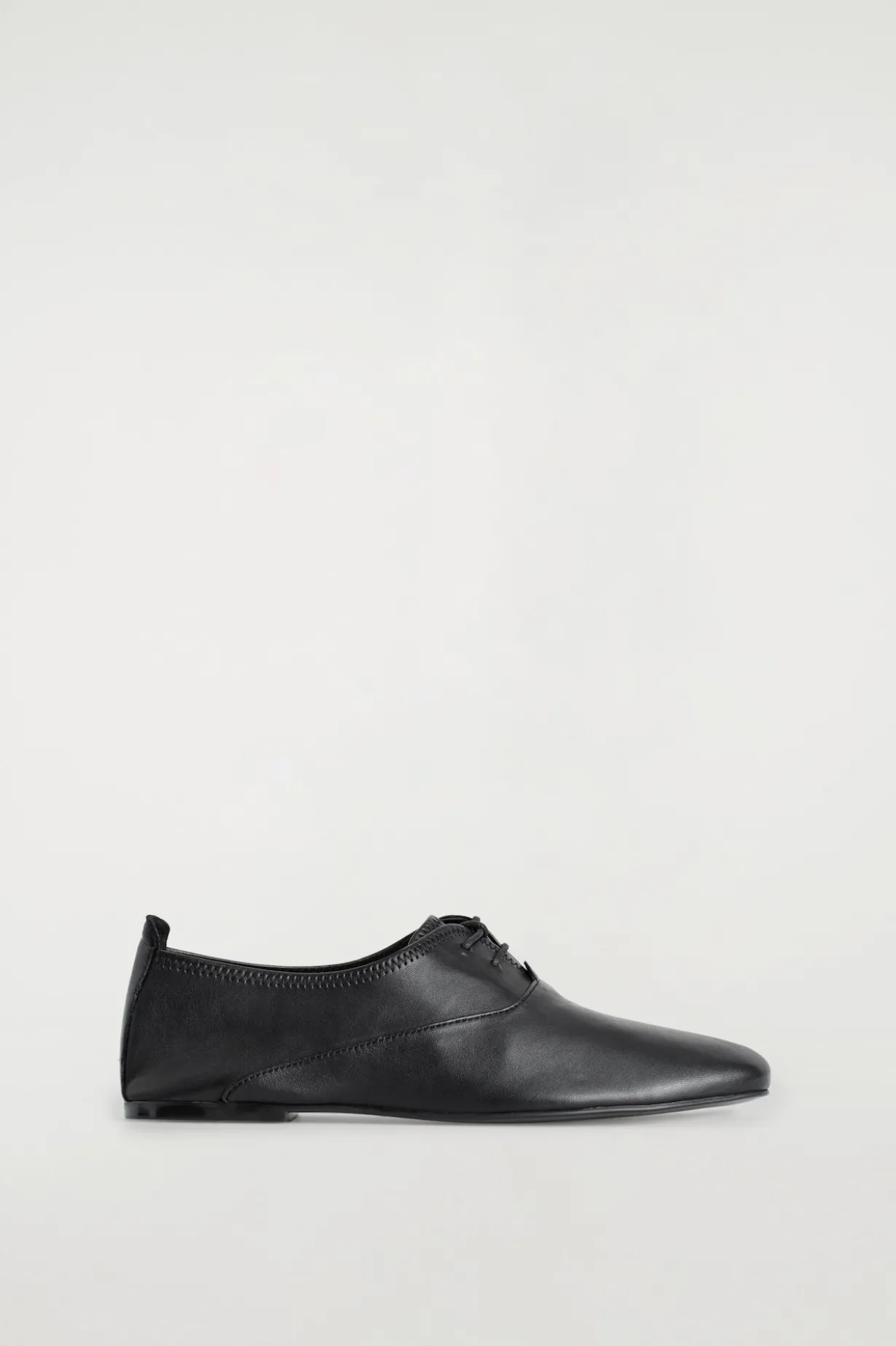 BROGUES AUS WEICHEM LEDER
