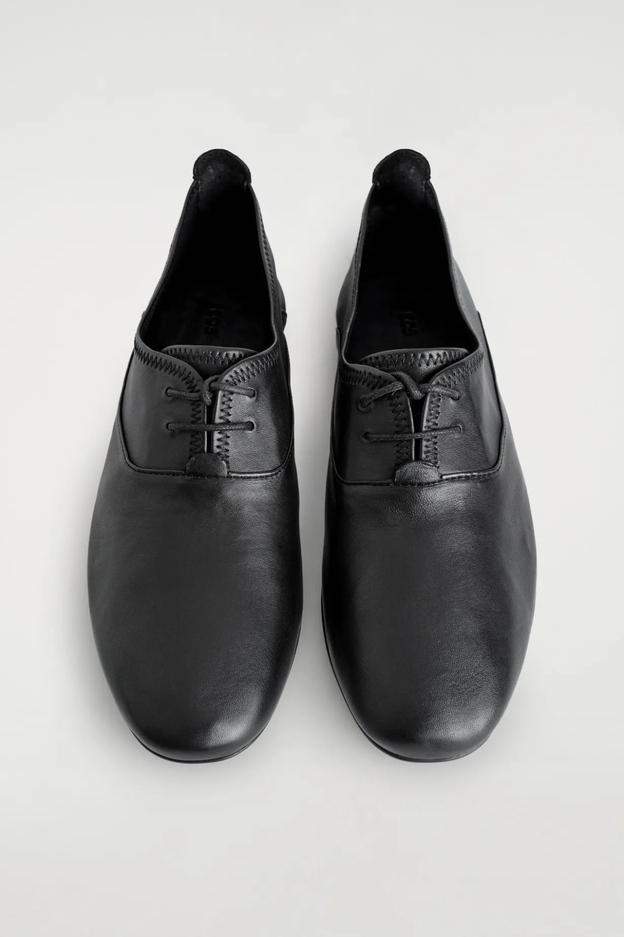 BROGUES AUS WEICHEM LEDER