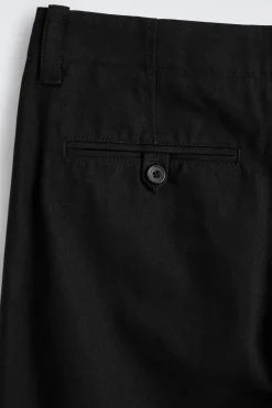 CHINOHOSE AUS BAUMWOLL-CANVAS MIT GERADEM BEIN
