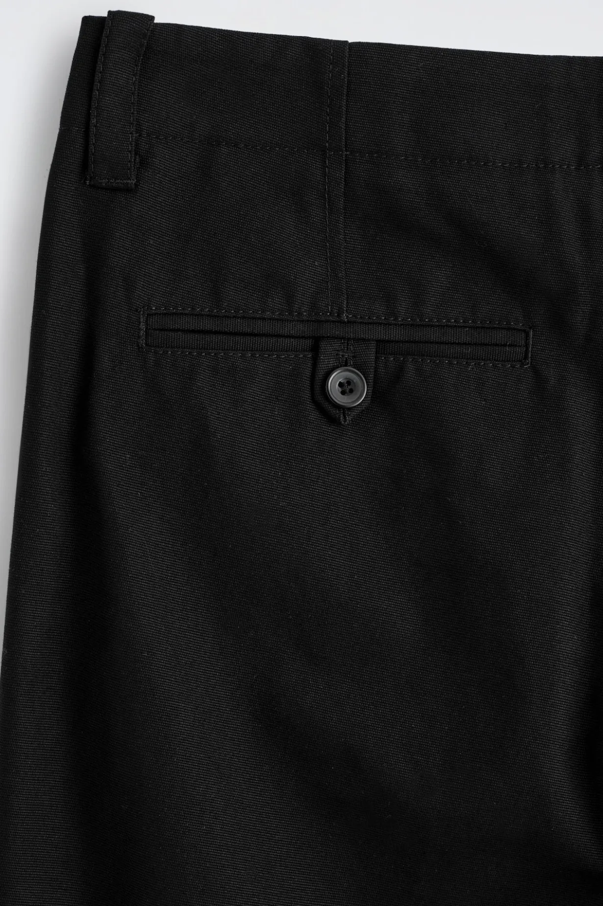 CHINOHOSE AUS BAUMWOLL-CANVAS MIT GERADEM BEIN
