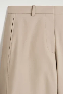 CHINOHOSE AUS BAUMWOLLE MIT BARREL-BEIN