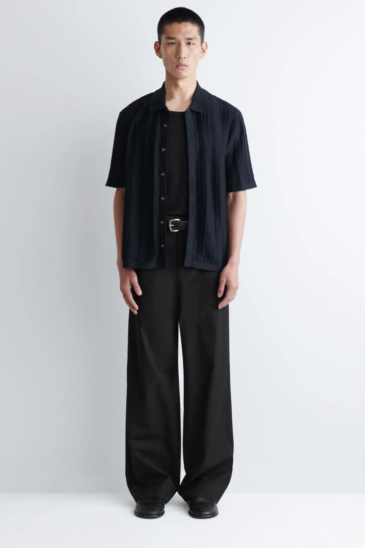 CHINOHOSE AUS BAUMWOLLE MIT WEITEM BEIN