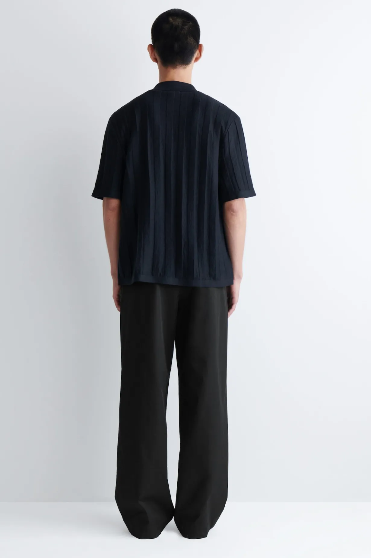 CHINOHOSE AUS BAUMWOLLE MIT WEITEM BEIN