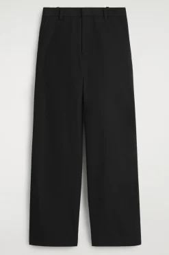 CHINOHOSE AUS BAUMWOLLE MIT WEITEM BEIN