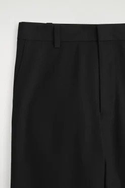 CHINOHOSE AUS BAUMWOLLE MIT WEITEM BEIN