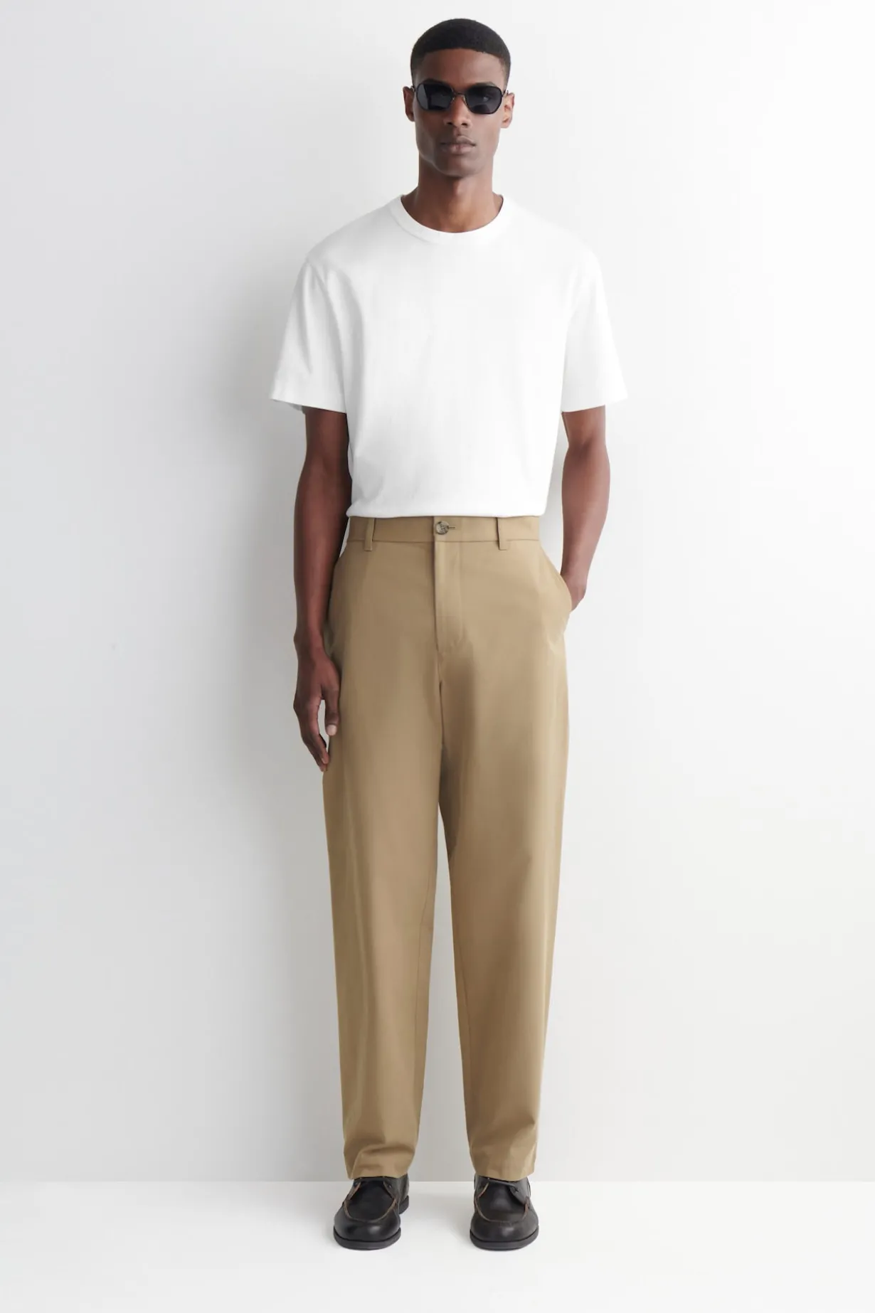 CHINOHOSE AUS BAUMWOLLE MIT GERADEM BEIN