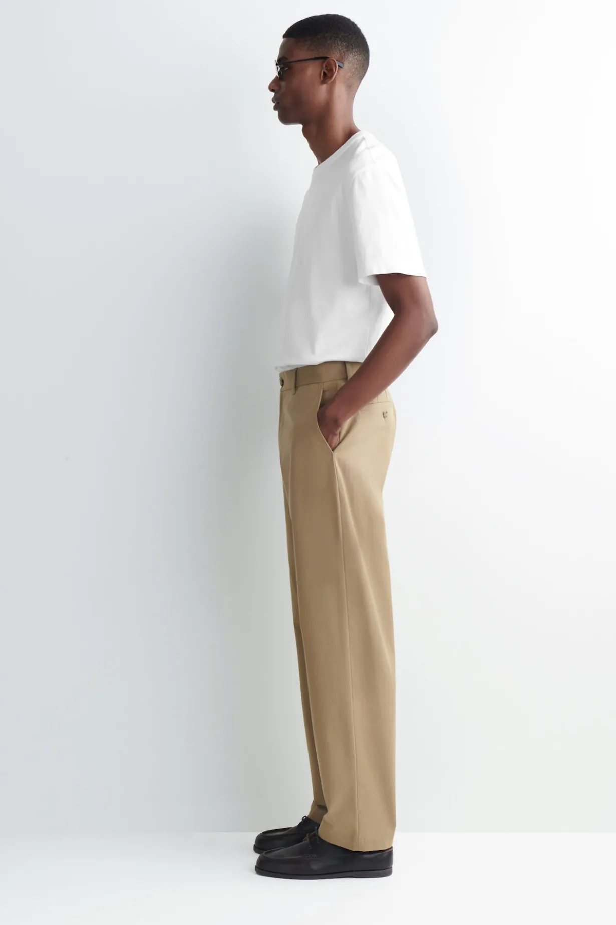 CHINOHOSE AUS BAUMWOLLE MIT GERADEM BEIN