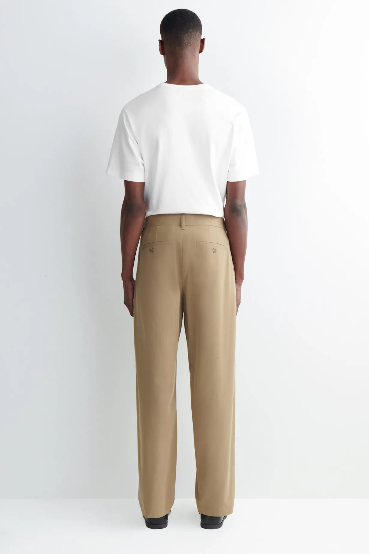CHINOHOSE AUS BAUMWOLLE MIT GERADEM BEIN