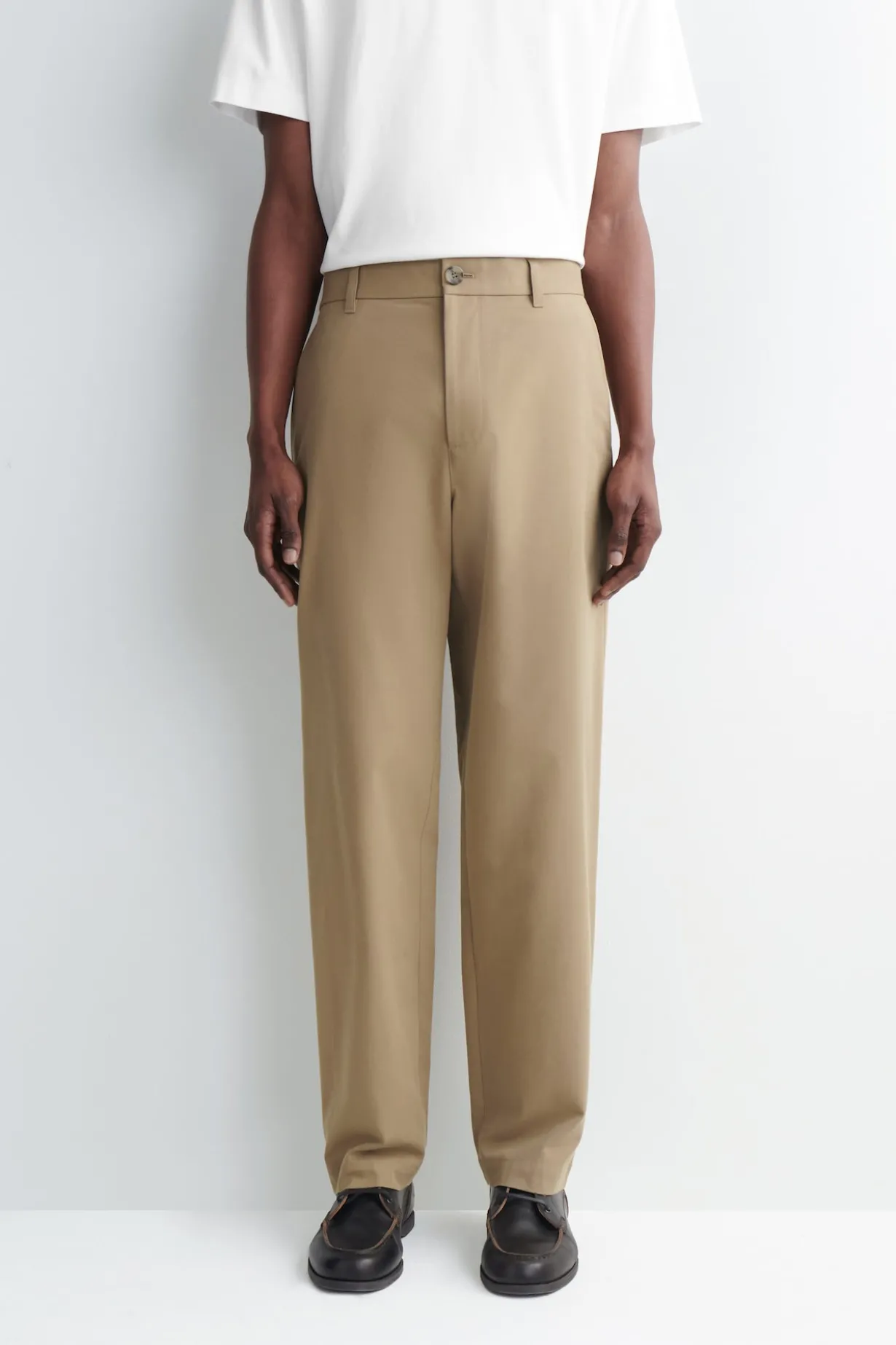 CHINOHOSE AUS BAUMWOLLE MIT GERADEM BEIN