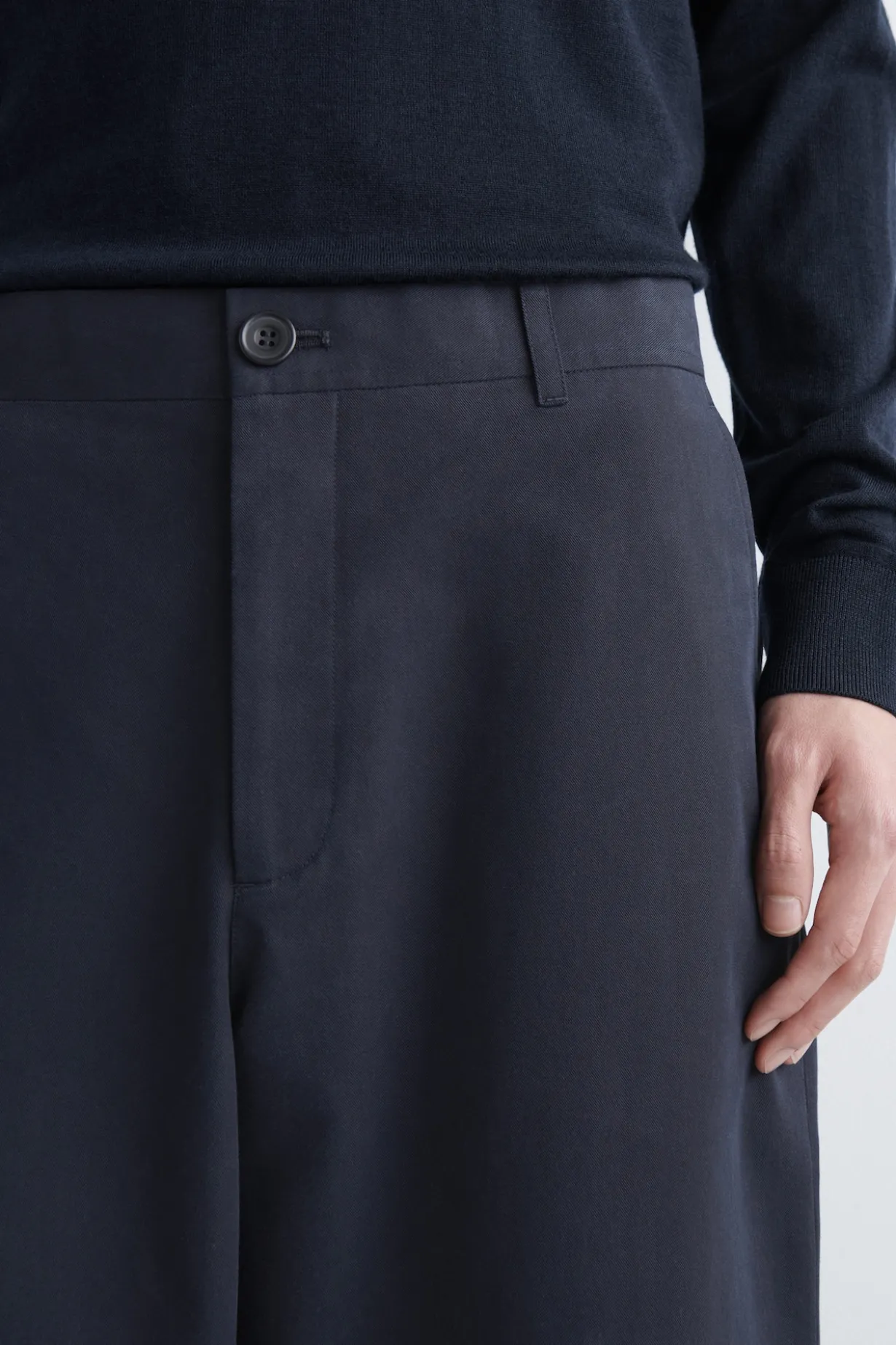 CHINOHOSE AUS BAUMWOLLE MIT GERADEM BEIN