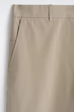 CHINOHOSE AUS BAUMWOLLE MIT GERADEM BEIN