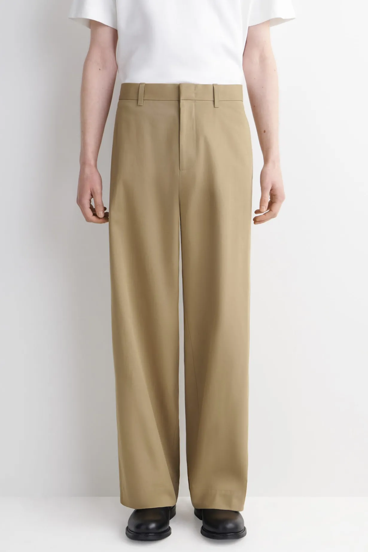 CHINOHOSE AUS BAUMWOLLE MIT WEITEM BEIN