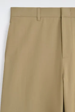 CHINOHOSE AUS BAUMWOLLE MIT WEITEM BEIN