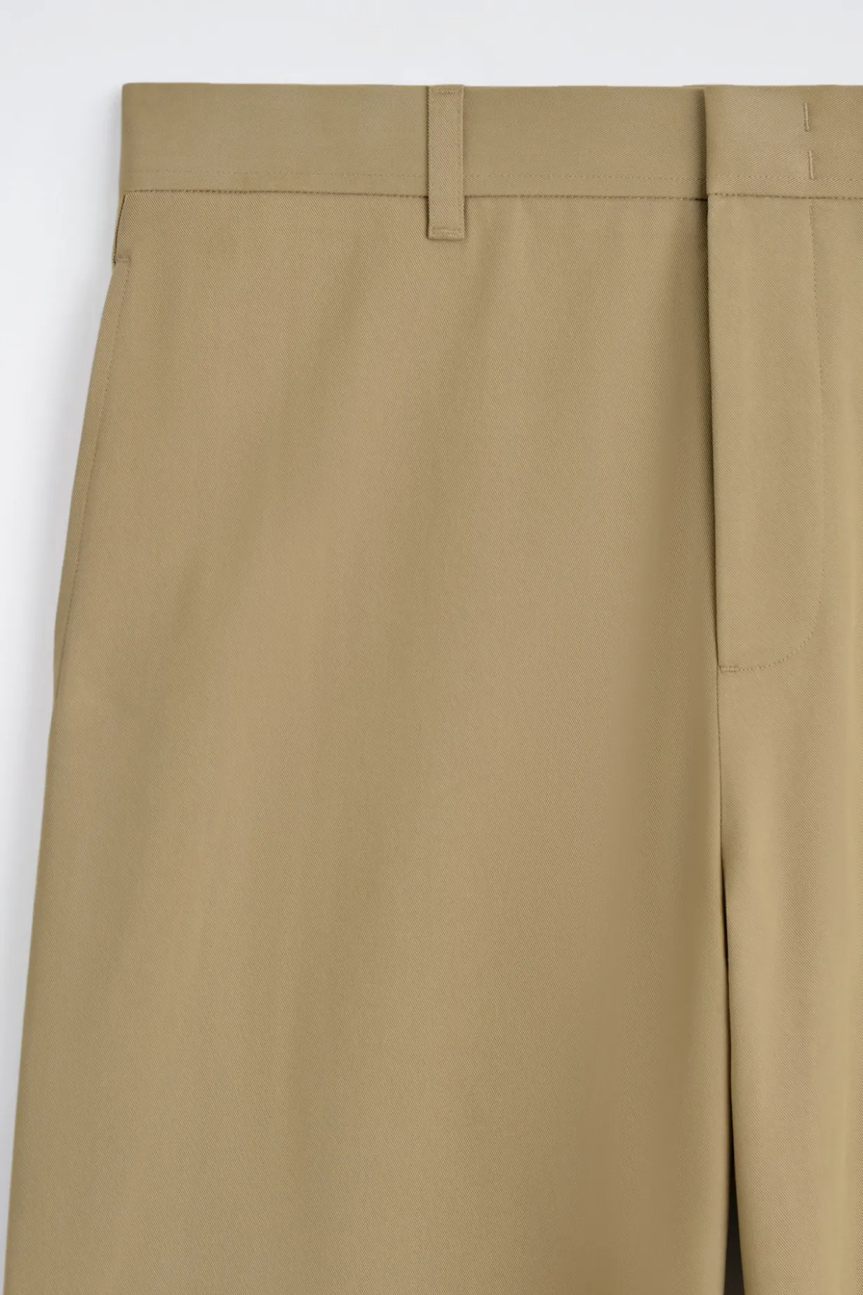 CHINOHOSE AUS BAUMWOLLE MIT WEITEM BEIN