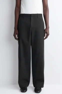 CHINOHOSE AUS BAUMWOLLE MIT WEITEM BEIN