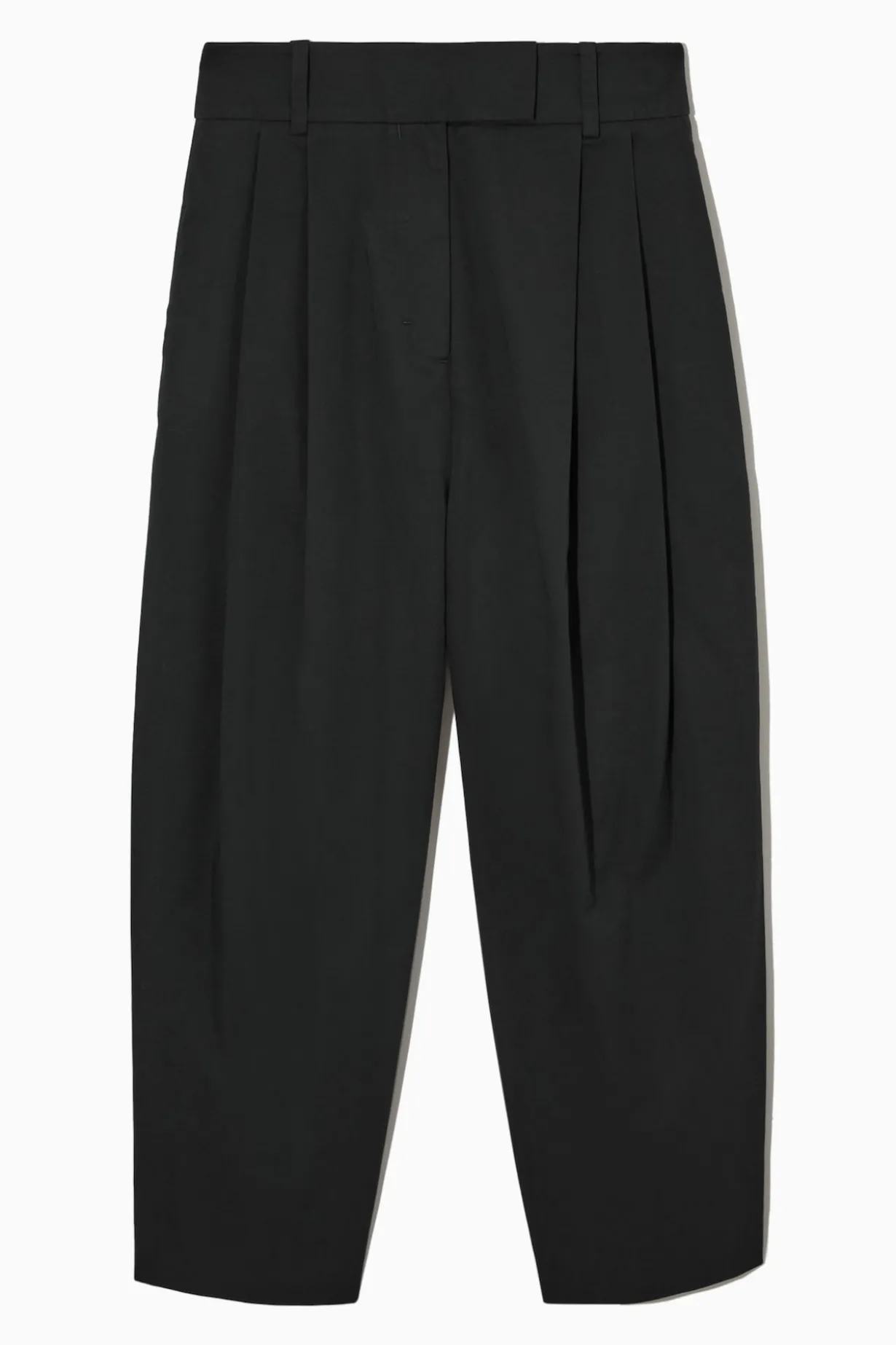 CHINOHOSE MIT FALTEN UND BARREL-BEIN
