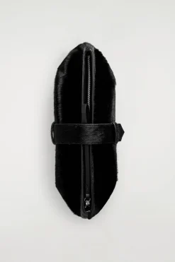 CLUTCH MIT GÜRTEL - LEDER MIT PONYHAAR-EFFEKT