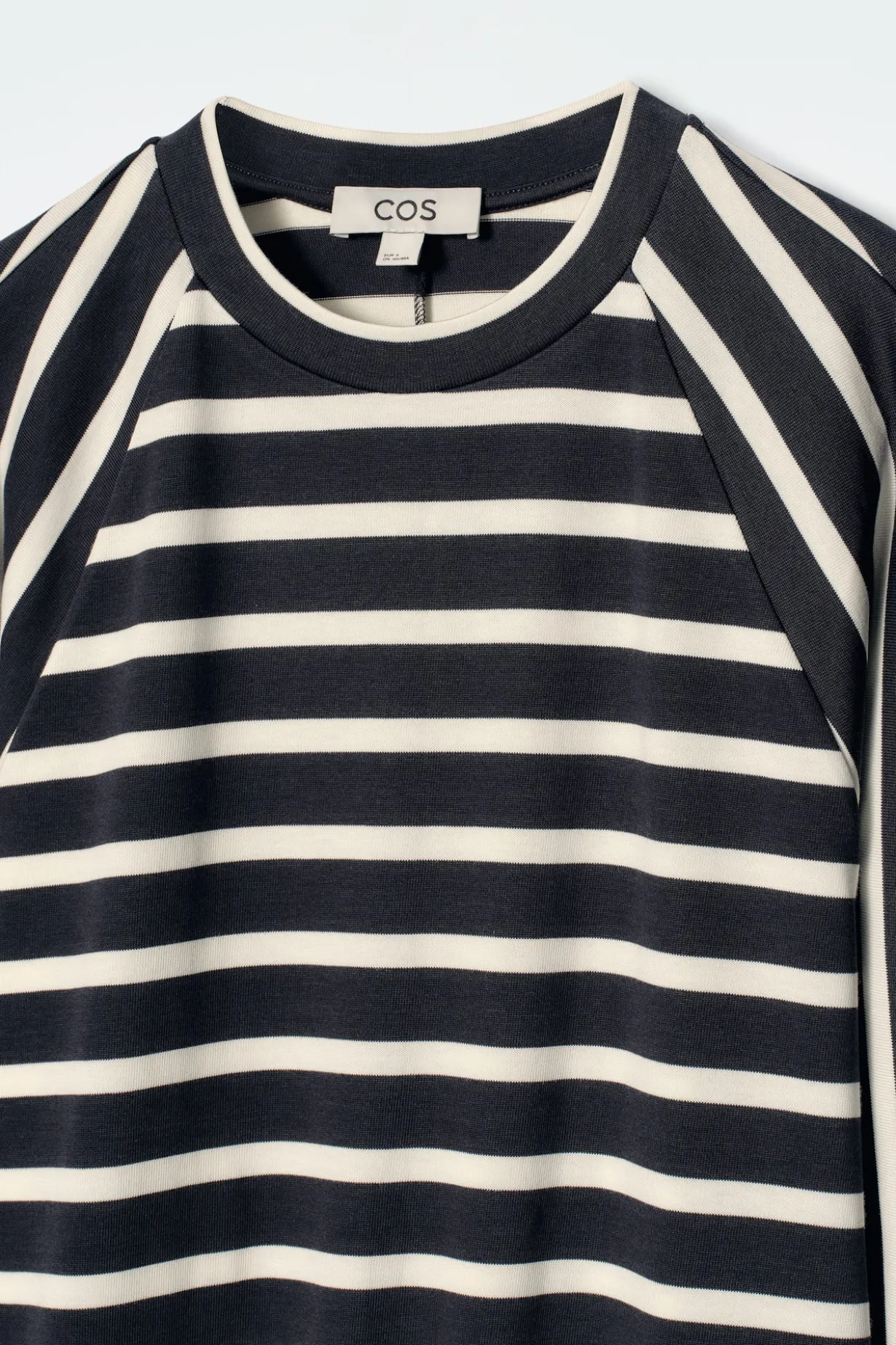 COLUMN DRESS AUS JERSEY IN MIDILÄNGE