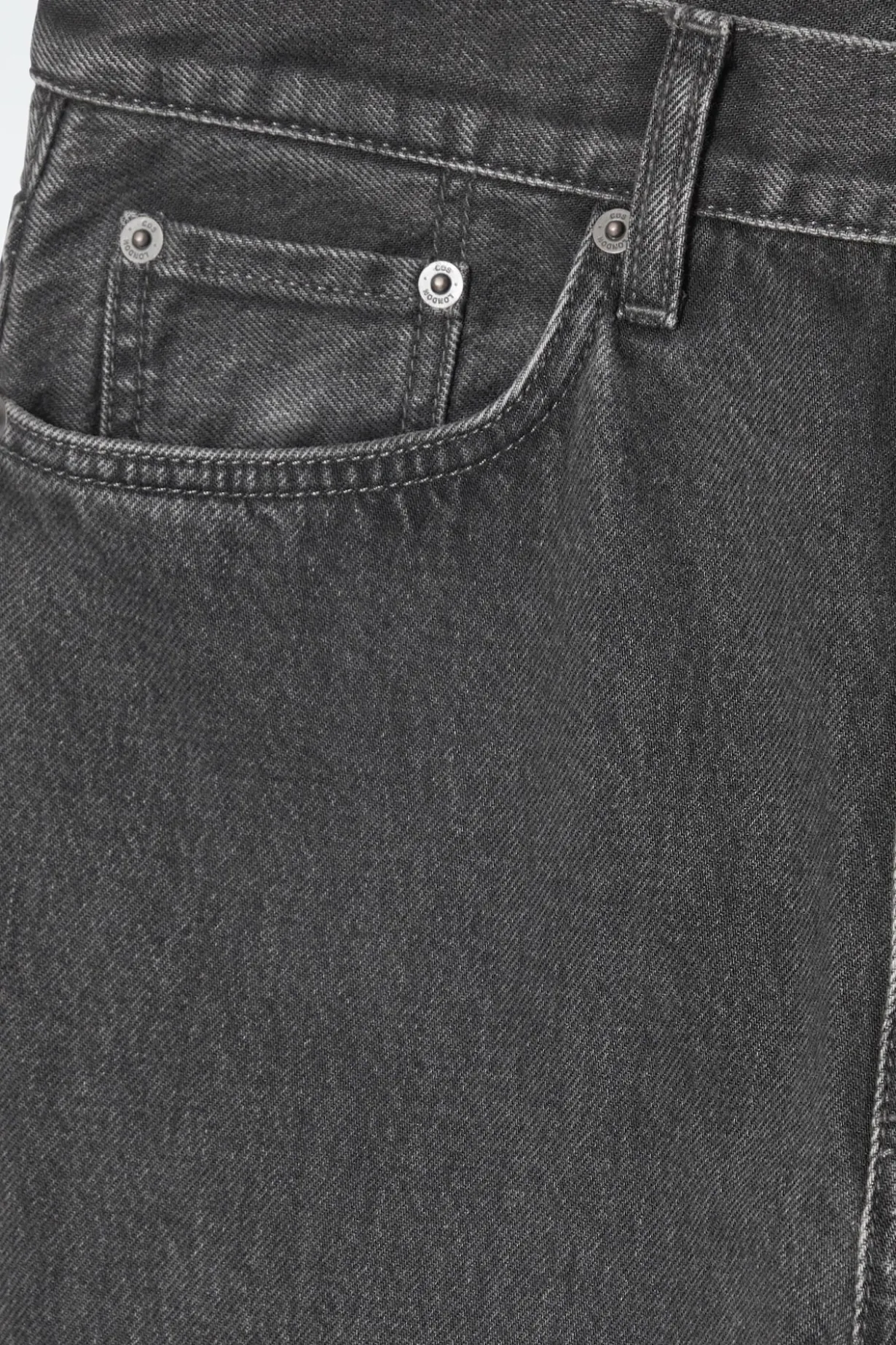 COLUMN JEANS MIT GERADEM BEIN