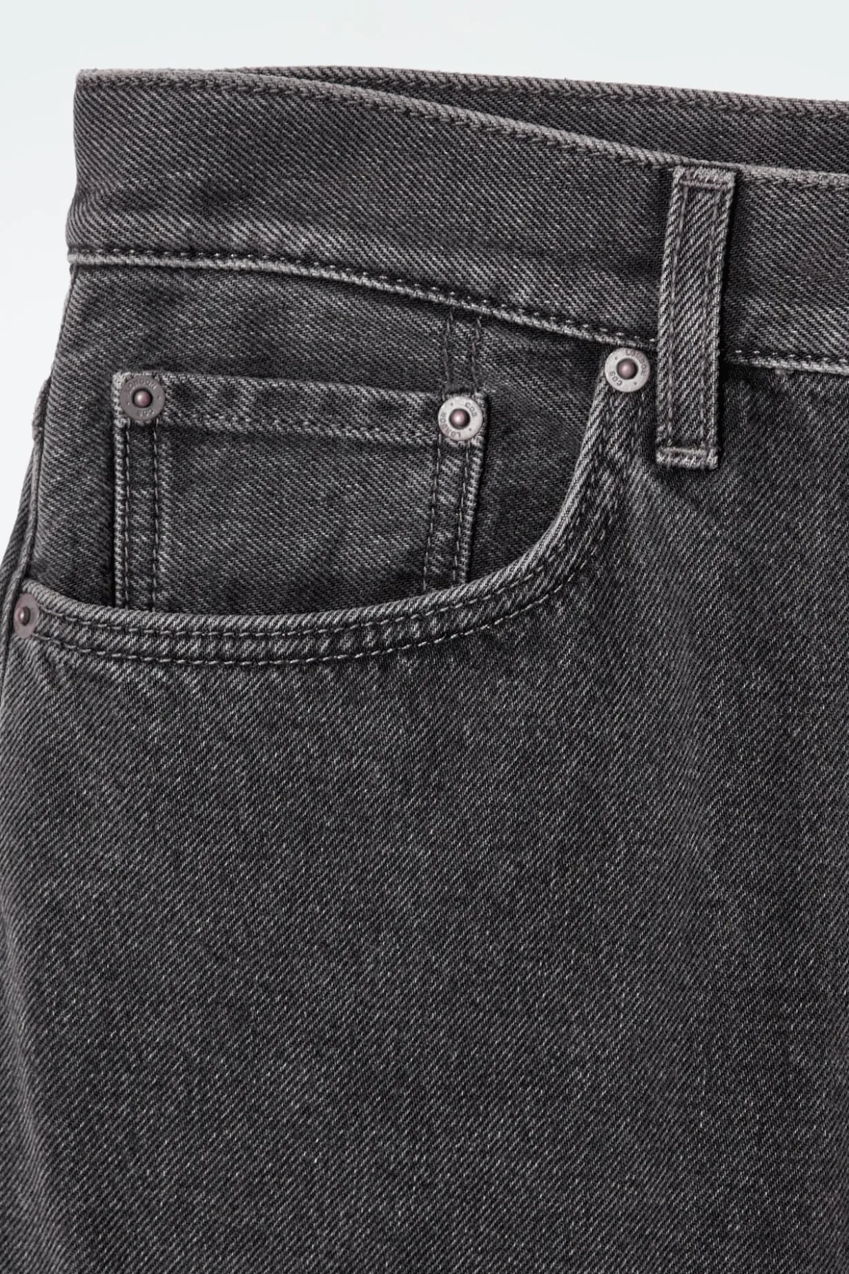 COLUMN JEANS MIT GERADEM BEIN