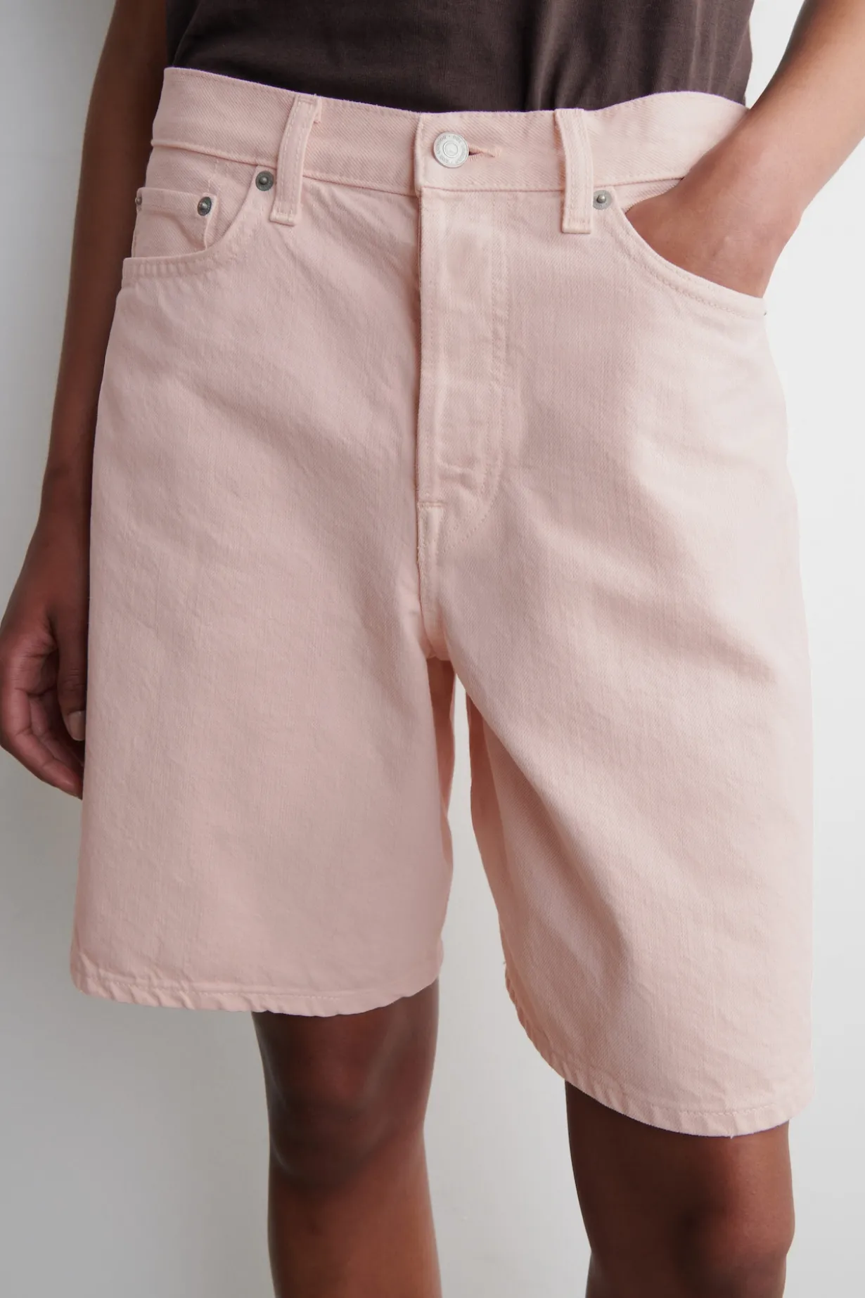 DENIMSHORTS MIT GERADEM BEIN