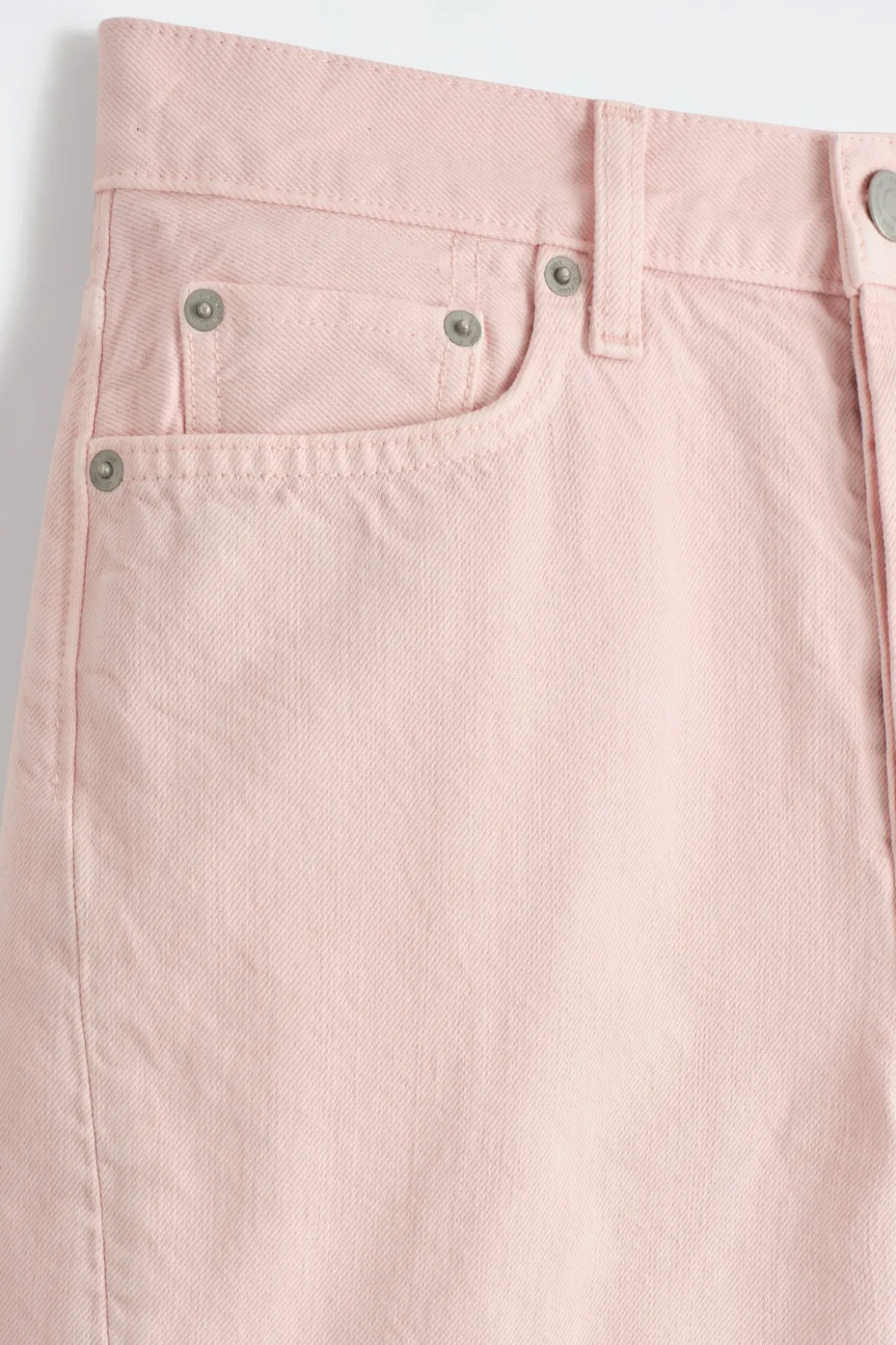 DENIMSHORTS MIT GERADEM BEIN