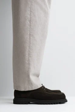 DERBYS AUS VELOURSLEDER