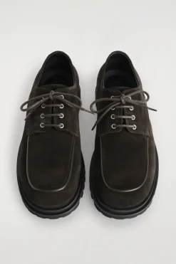 DERBYS AUS VELOURSLEDER
