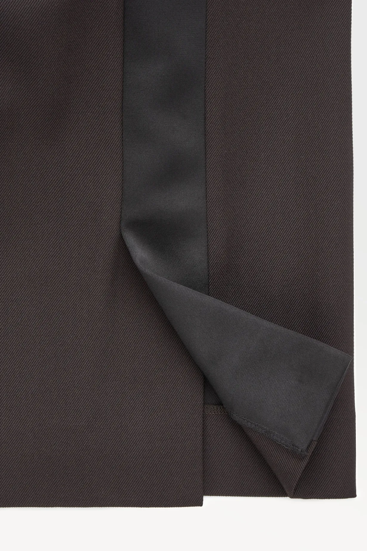 DIE HOSE MIT SMOKINGSTREIFEN
