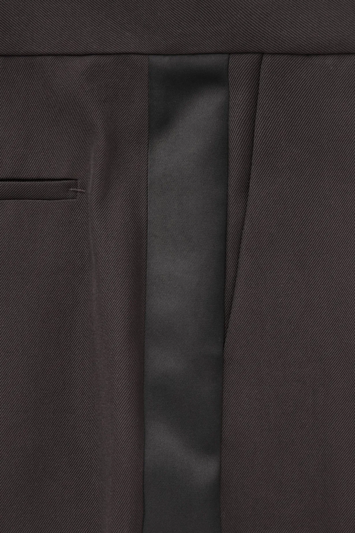 DIE HOSE MIT SMOKINGSTREIFEN