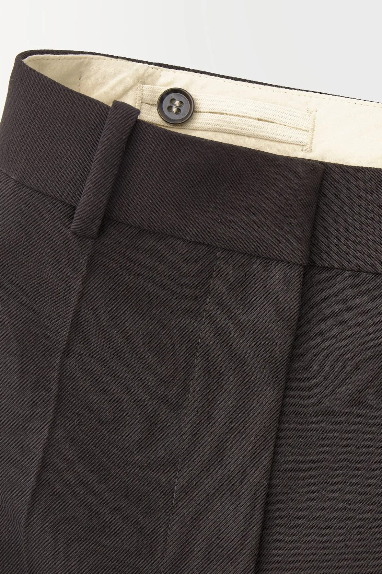 DIE HOSE MIT SMOKINGSTREIFEN