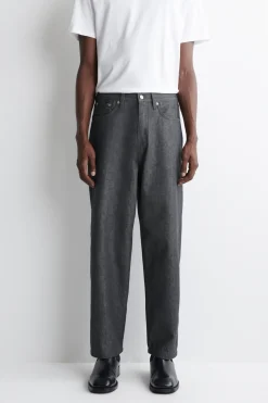 DOME JEANS MIT GERADEM BEIN UND LOCKERER PASSFORM