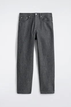 DOME JEANS MIT GERADEM BEIN UND LOCKERER PASSFORM