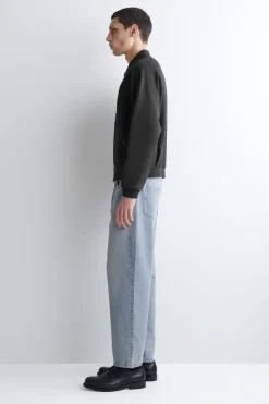 DOME JEANS MIT GERADEM BEIN UND LOCKERER PASSFORM