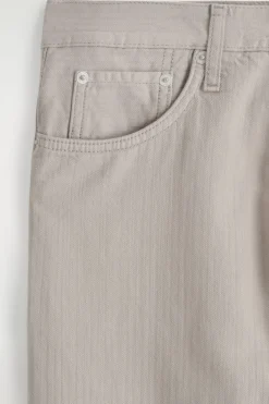 DOME JEANS MIT GERADEM BEIN UND LOCKERER PASSFORM