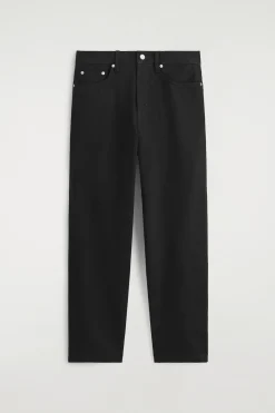 DOME JEANS MIT GERADEM BEIN UND LOCKERER PASSFORM
