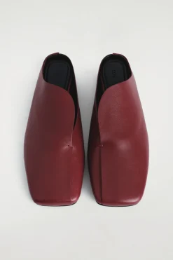 DRAPIERTE MULES AUS LEDER