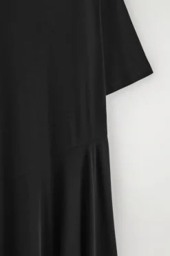 DRAPIERTES MIDIKLEID AUS BAUMWOLLE