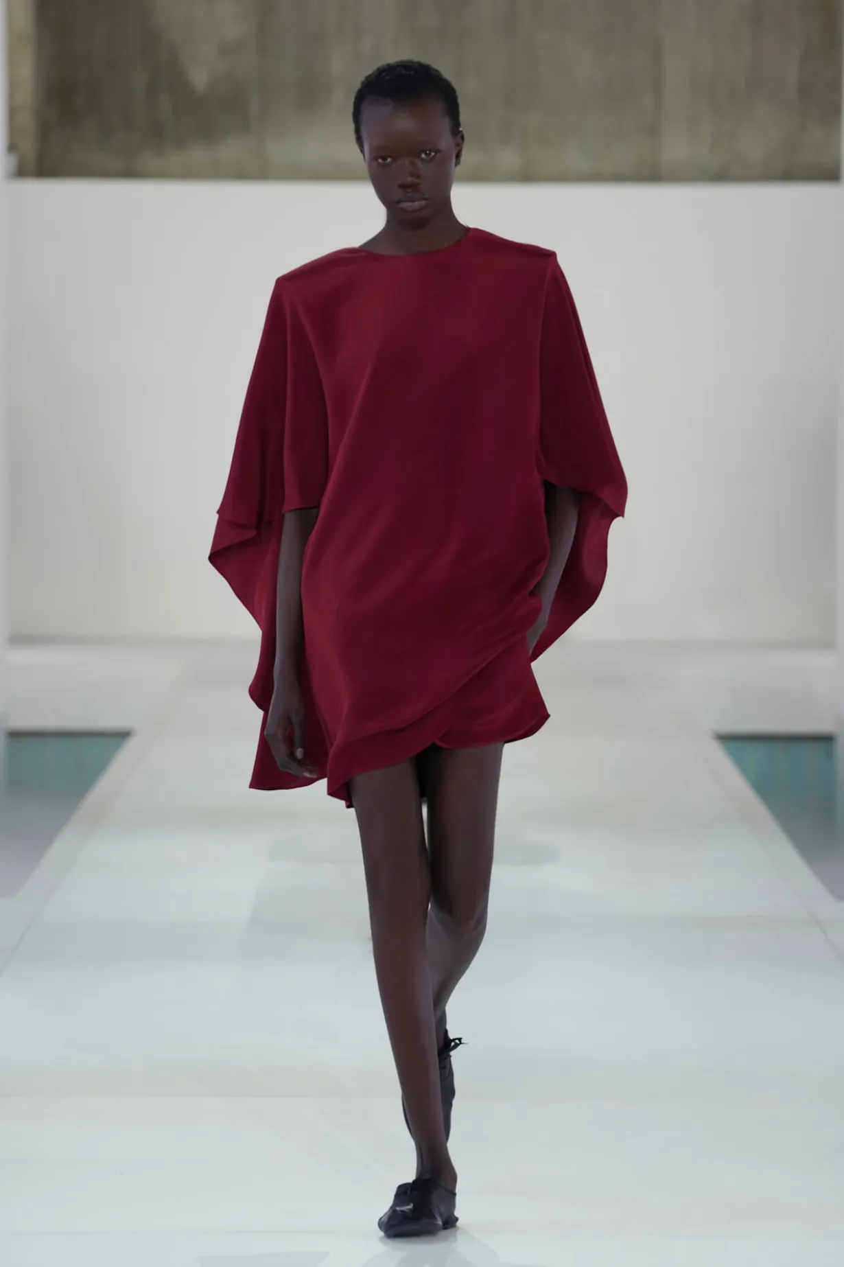 DRAPIERTES SEIDENMINIKLEID