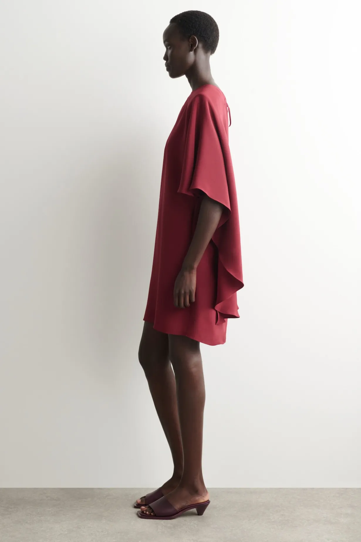 DRAPIERTES SEIDENMINIKLEID