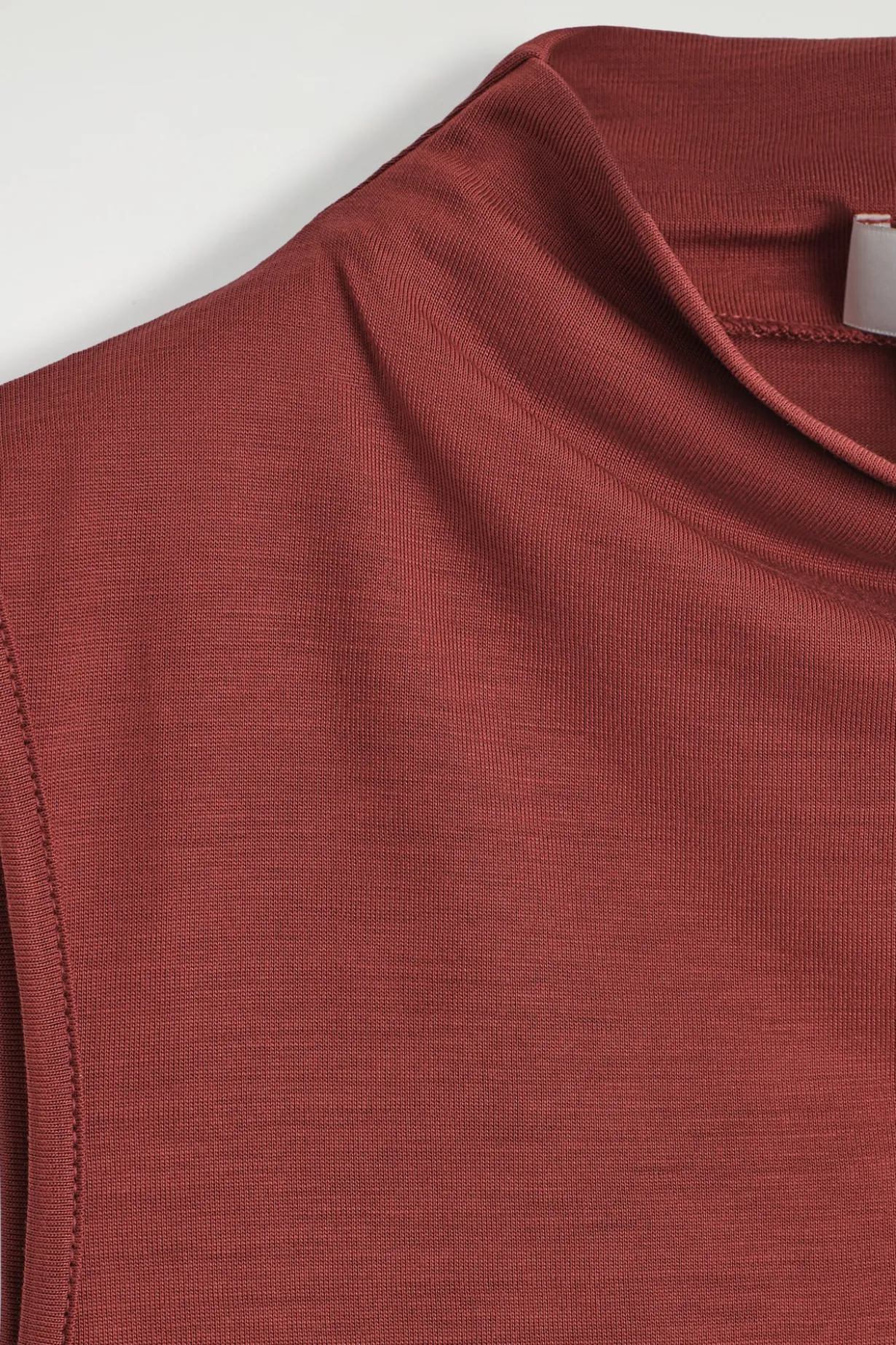 DRAPIERTES TANKTOP MIT ROLLKRAGEN