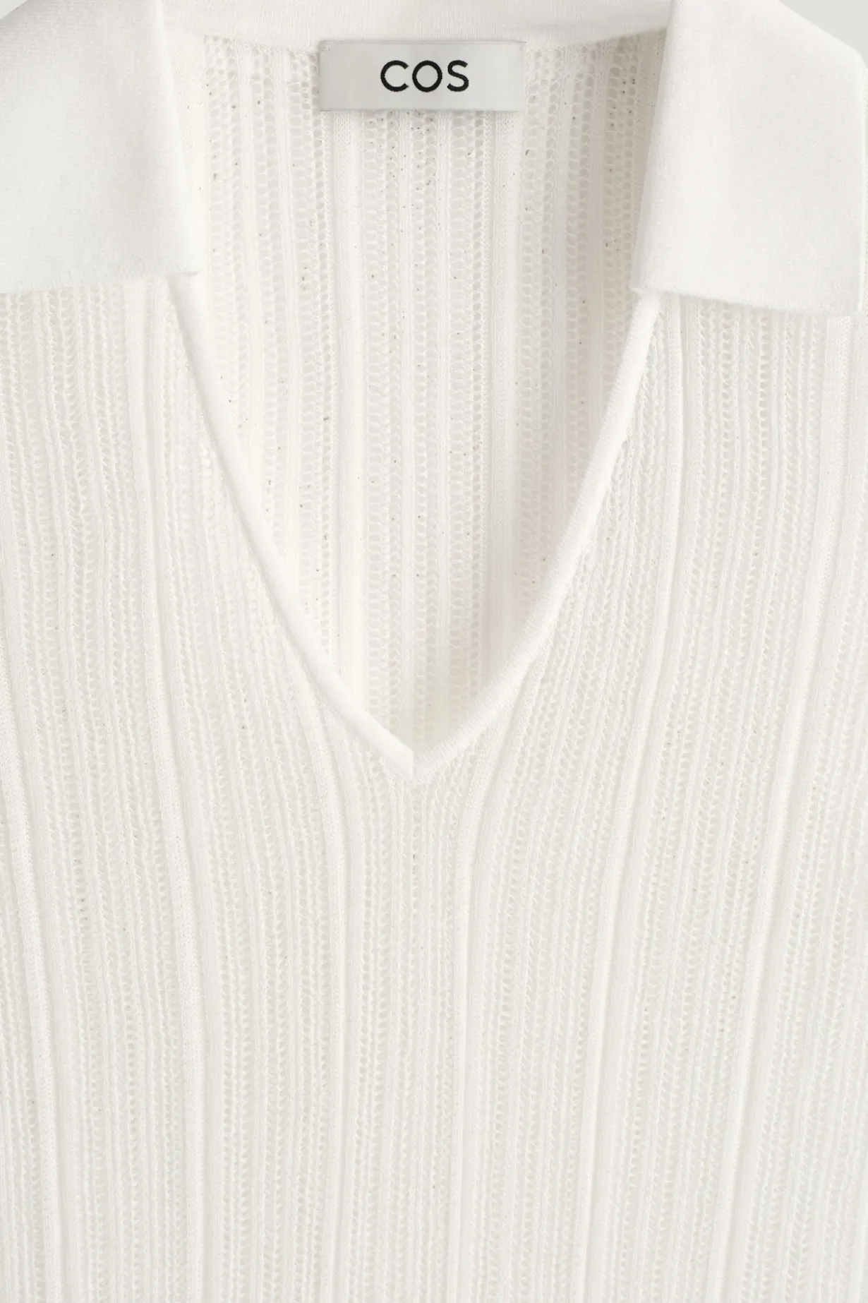 DURCHSCHEINENDES STRICKKLEID AUS SPITZE