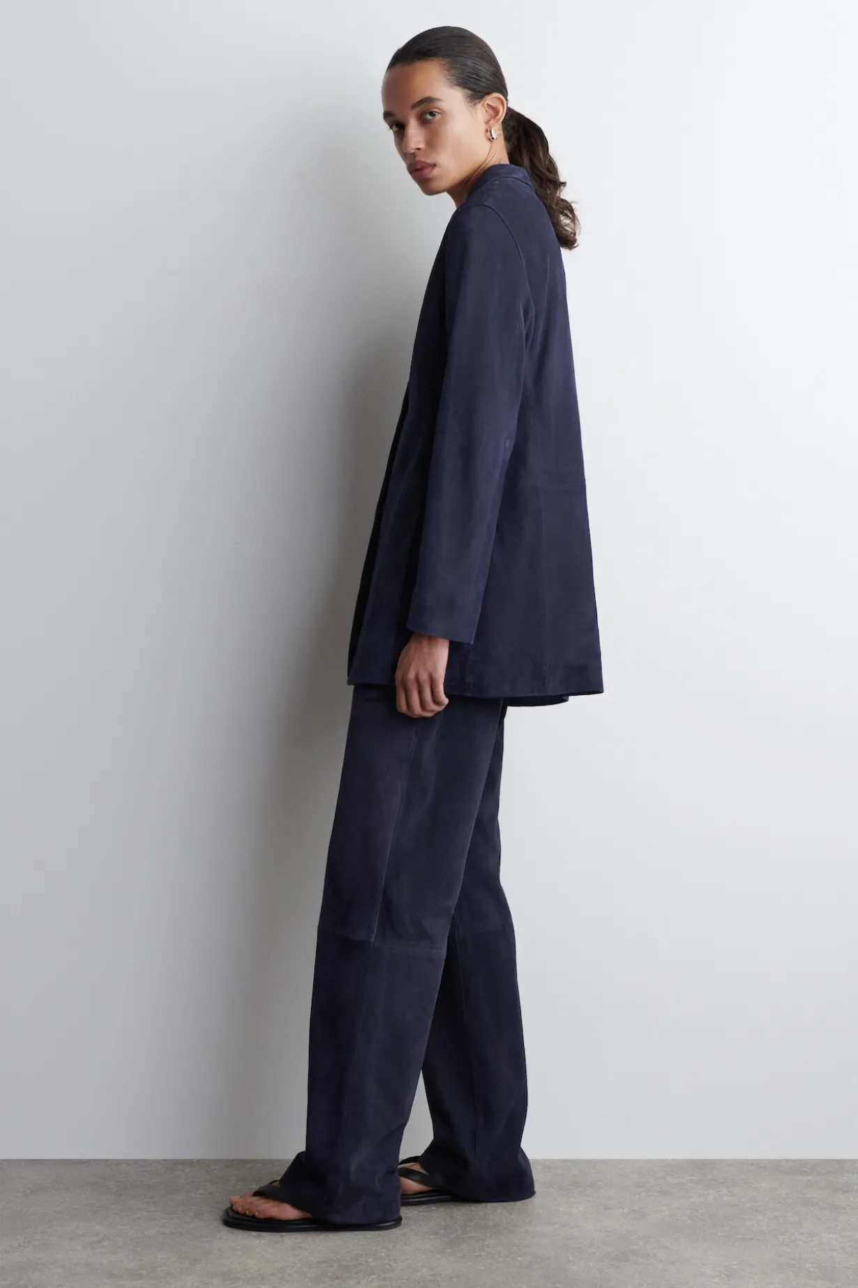 EINREIHIGER BLAZER AUS VELOURSLEDER