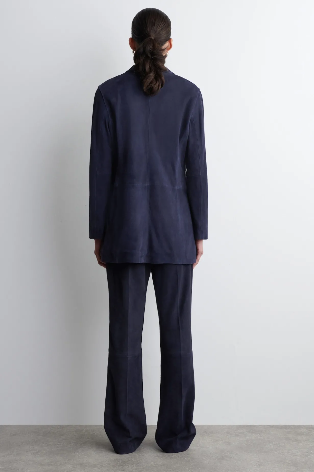 EINREIHIGER BLAZER AUS VELOURSLEDER