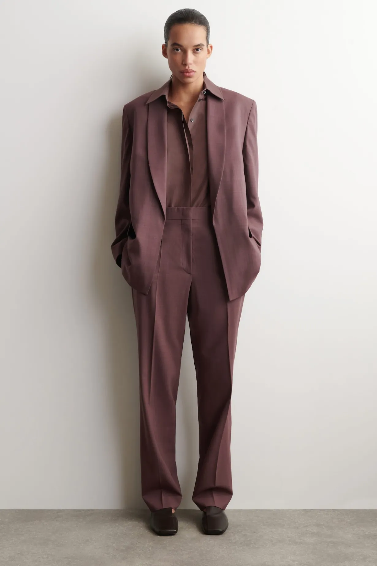 ELEGANTE HOSE AUS WOLLE MIT GERADEM BEIN